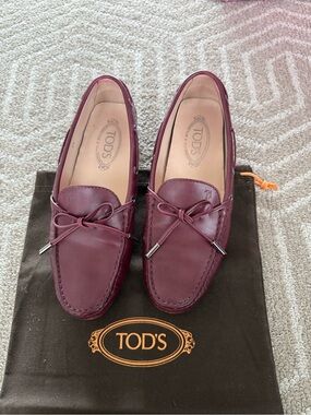 TOD'S Burgundy Leather Bow-Tie Driving Loafers
